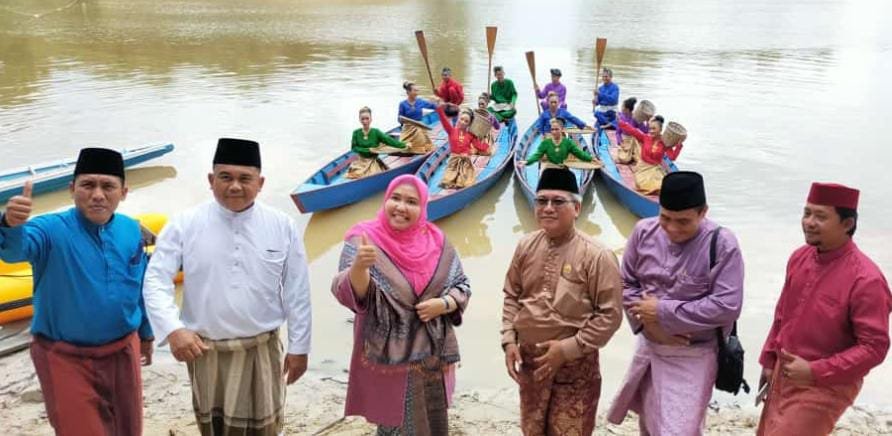 Bupati Muaro Jambi Hadiri HUT Desa Tanjung Lanjut dan Kenduri Danau Tangkas