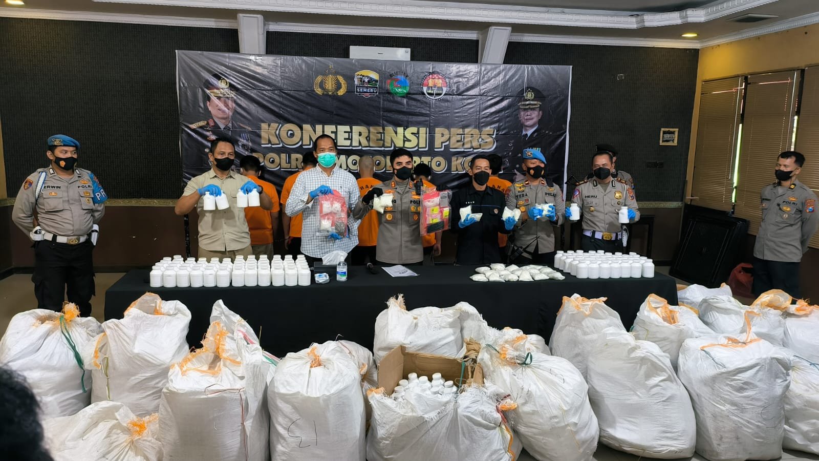 Polres Mojokerto Kota Amankan Tiga Juta Pil Double L Senilai Rp 10 Miliar