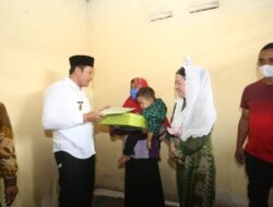 Wabup Subandi Jenguk dan Berikan Bantuan Untuk Balita Tanpa Anus dan Pengidap Down Syndrome