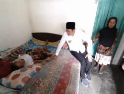 Wabup Sidoarjo berikan Bantuan Kursi Roda kepada Kakek Rentah Lumpuh Untuk Aktivitas Sehari-hari