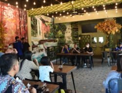 Hadapi Pilkades, Humas Polresta Sidoarjo Ngopi Bareng Netizen