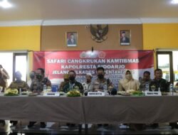 Kapolresta Sidoarjo bersama Dandim 0816 Sidoarjo Cangkrukan Kamtibmas Jelang Pilkades di Tanggulangin