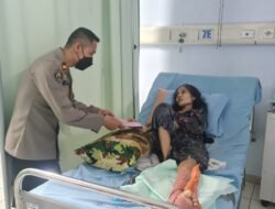 Wujudkan Program “Semangat”, Kasi Humas Polresta Mojokerto Jenguk Ibu Anggota