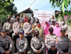 Dalam Rangka Hari Bhayangkara Ke-76, Polres Hal-Sel Berikan Bantuan Renovasi Rumah Warga Desa Tomori