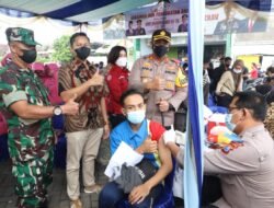 Sambut Hari Bhayangkara Ke-76, Polres Mojokerto Gelar Bakti Kesehatan Vaksinasi Dan Pengobatan Gratis