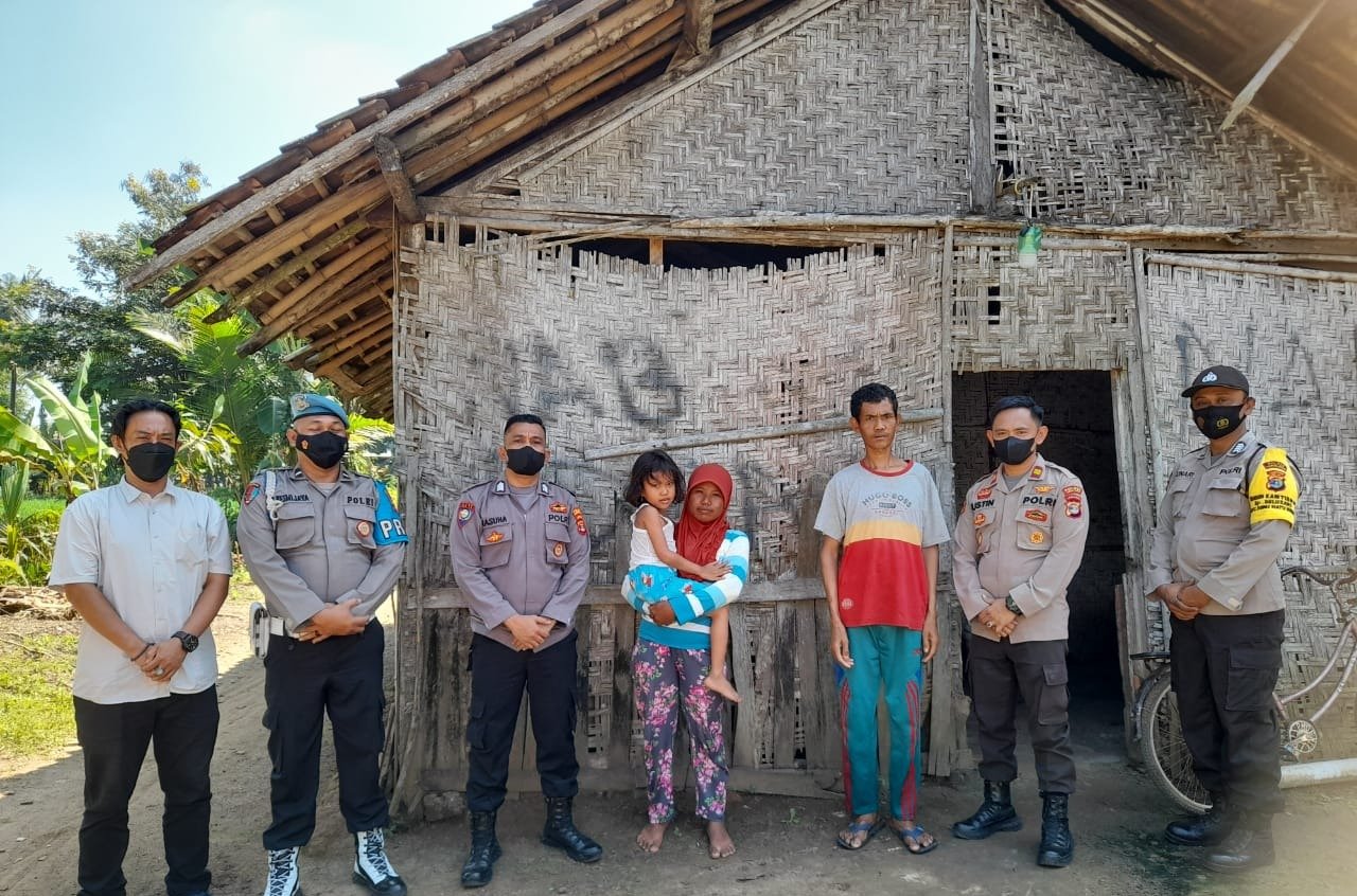 Polsek Bumi Ratu Nuban Salurkan Bantuan Sosial Sembako