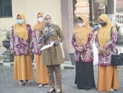 Istri Wabup Sidoarjo Memberangkatkan Kegiatan Pengenalan Lingkungan SLB Gedangan