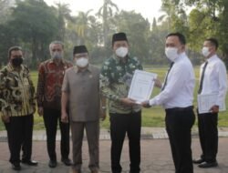 Ratusan Guru Sidoarjo Terima SK PPPK, Wabup Subandi Pesan Jalankan Amanah Dengan Sebaik-baiknya