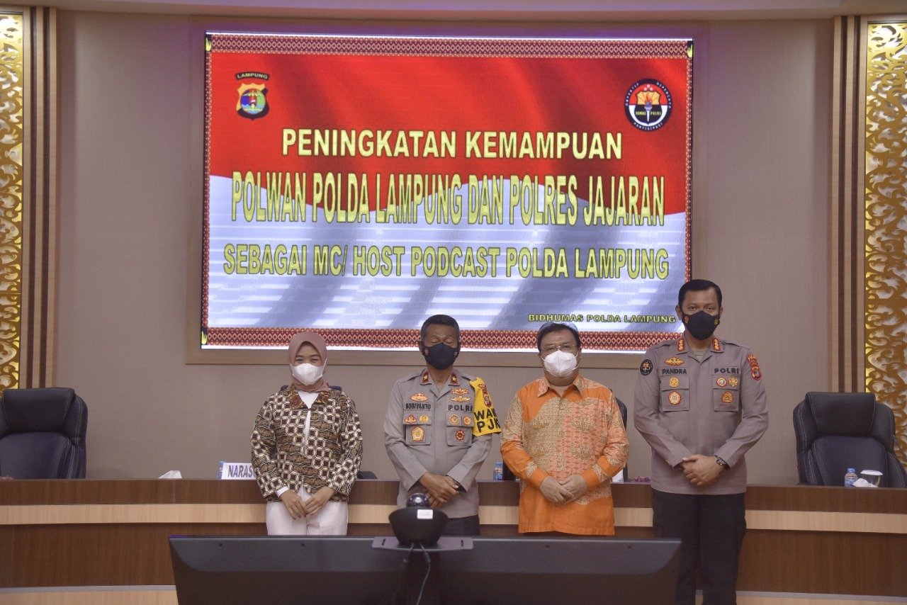 46 Polwan Polda Lampung Ikuti Peningkatan Kemampuan MC/Host Podcast