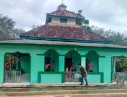 Polsek Ratu Aji Dan Polres Lampung Tengah  Laksanakan Bhakti Religi Di Mushola