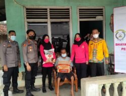 Ibu Bhayangkari Polsek Bumi Ratu Nuban Dan Polres Lampung Tengah Sambut Hari Bhayangkara Ke – 76 Dengan Bhakti sosial