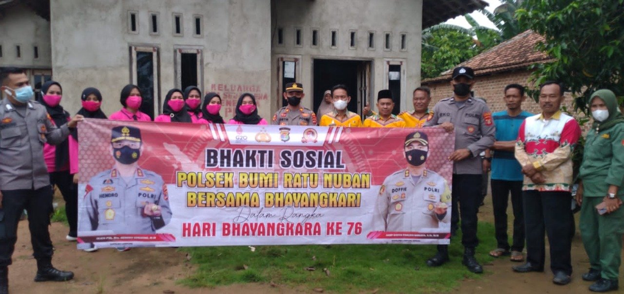 Polsek Bumi Ratu Nuban Dan Polres Lampung Tengah Sambut Hut Bhayangkara Dengan Baksos Di Dua kampung