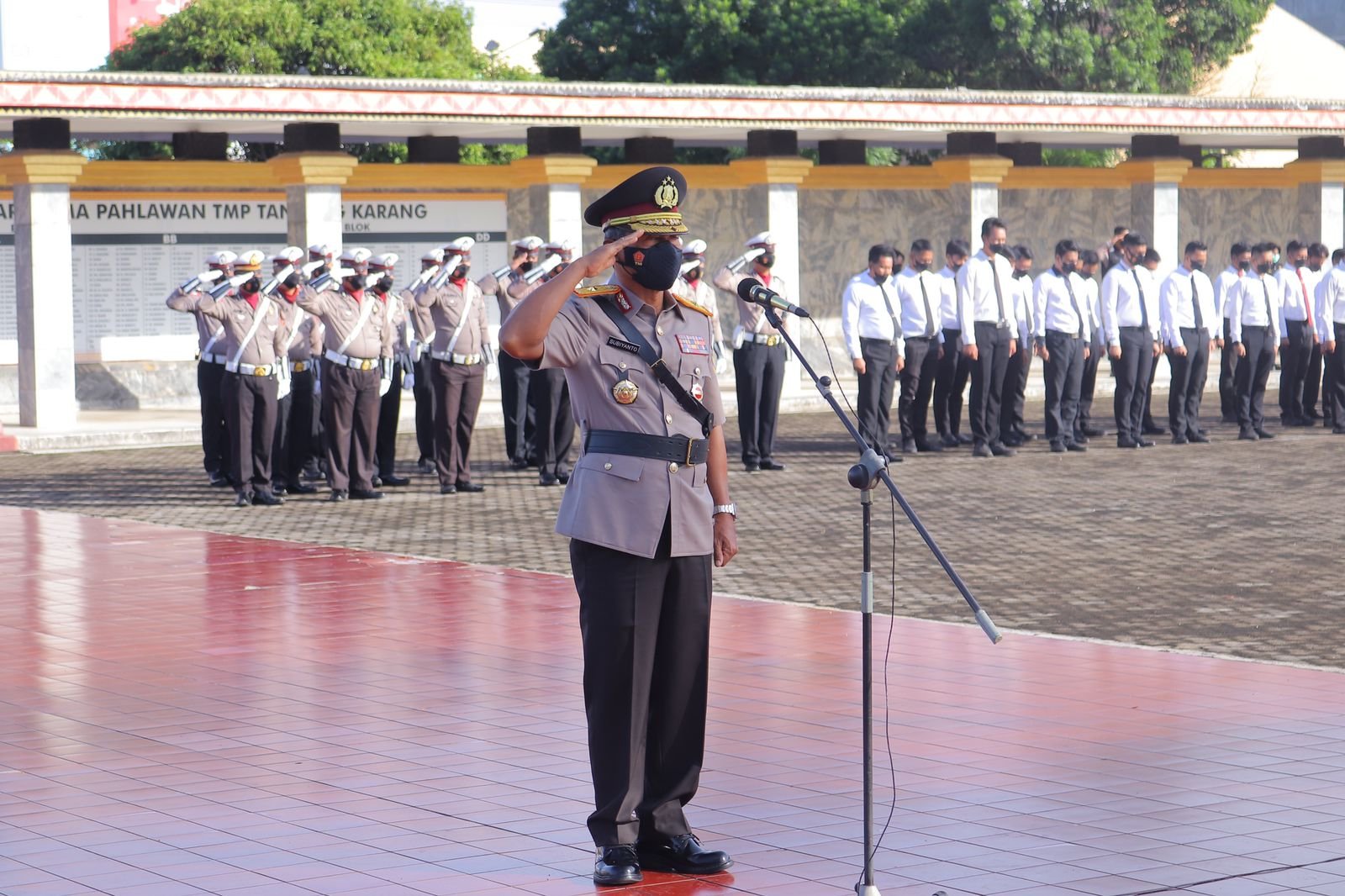 Beri Penghormatan di TMP Tanjung Karang, Wakapolda Lampung : Lanjutkan Semangat Pahlawan Wujudkan Indonesia Emas