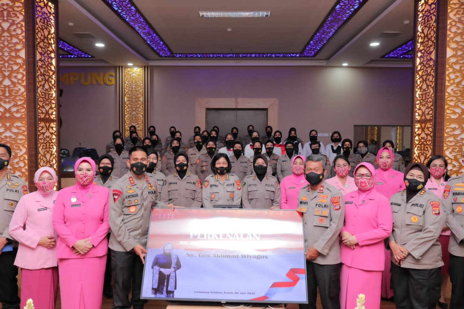 Ny. Ges Akhmad Wiyagus Resmi Jabat Ibu Asuh Polwan Polda Lampung