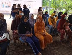 Warga Desa Kemantren Setelah Kerja Bakti Sido Resik Antri Cek Kesehatan