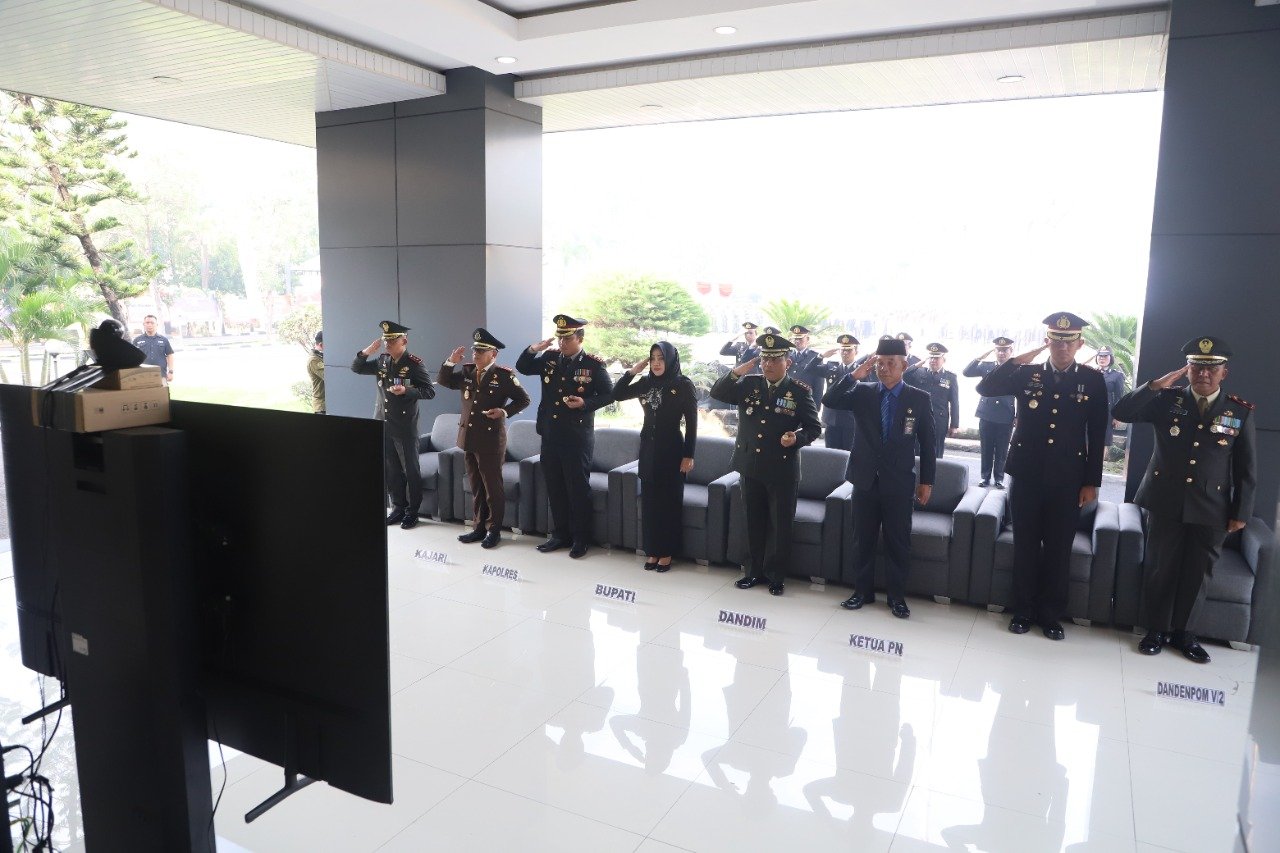 Kapolres Mojokerto Bersama Forkopimda Ikuti Upacara Virtual Hari Bhayangkara Ke-76