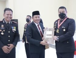 Kapolresta Sidoarjo Berikan Reward Anggota, Satfung, Polsek dan Masyarakat Berprestasi