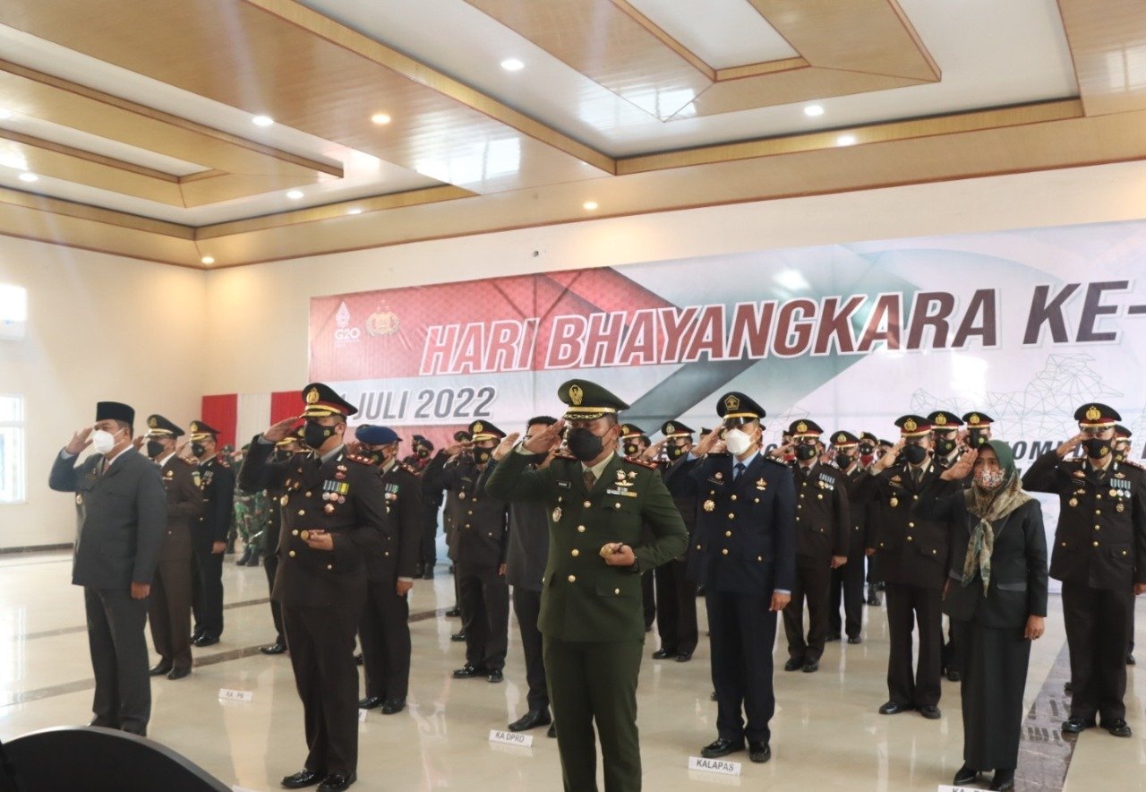 Kapolres Lampung Tengah Bersama Forkompimda Ikuti Upacara Peringatan Hari Bhayangkara Ke 76