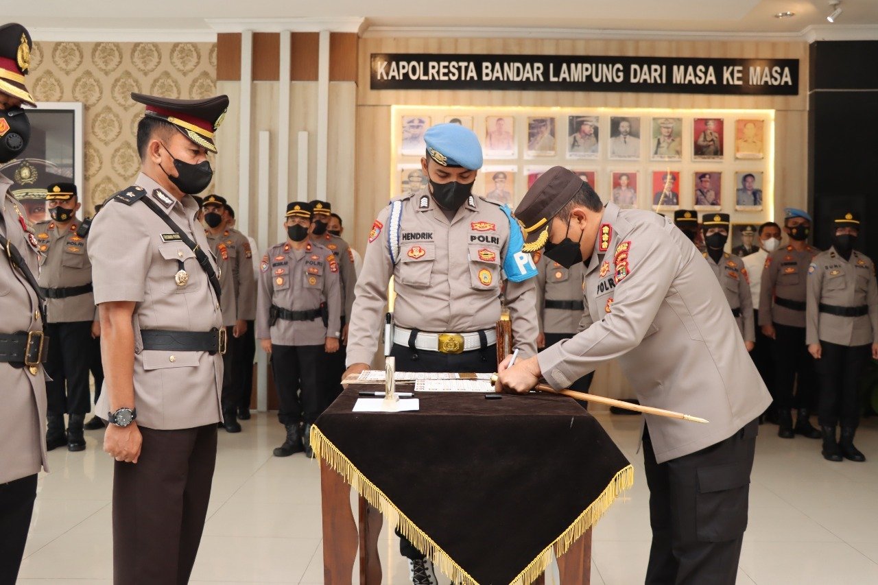 Kapolresta Bandar Lampung Pimpin Sertijab Kapolsek Tanjung Karang Barat dan Kapolsek Teluk Betung Utara