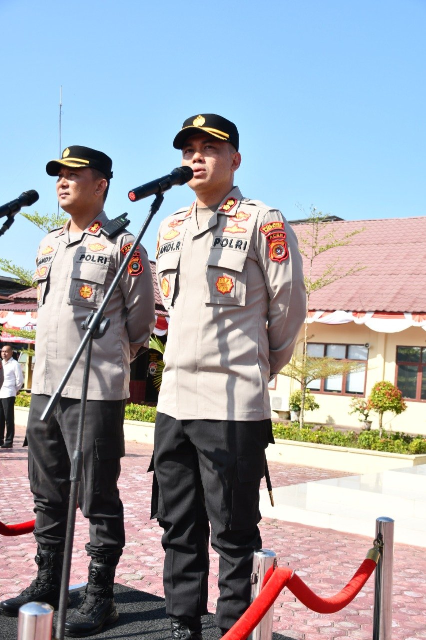 Pedang Pora dan Tari Ranup Lampuan Sambut Kedatangan Kapolres Aceh Timur