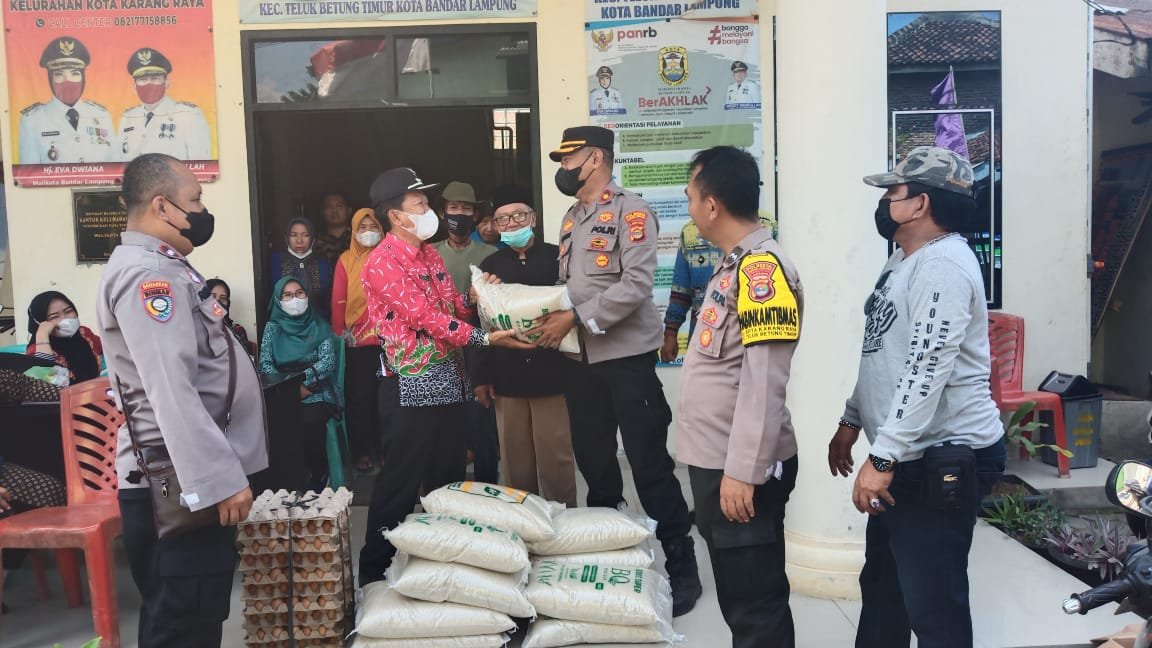 Kolaborasi TNI-Polri Dirikan Tenda Darurat Untuk Korban Kebakaran