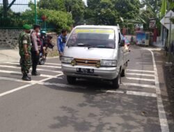 Koramil 0815/16 Pacet Bersama Polsek Perketat Lalu Lintas Mobil Pengangkut Ternak