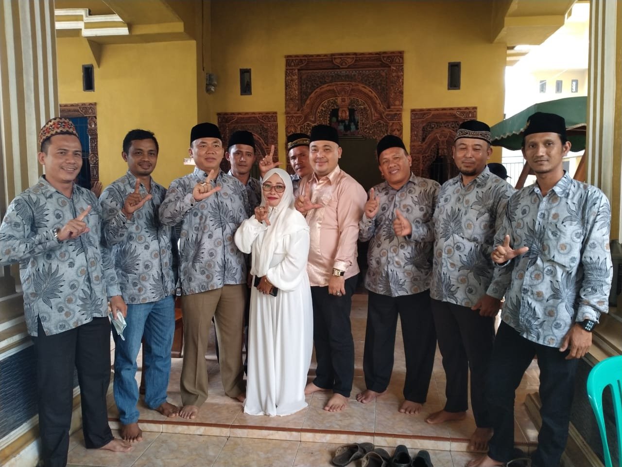 Neneng Rohani Selaku Cakakon Terpilih Mengadakan Acara Ramah Tamah sekaligus Halal bihalal di kediamannya