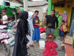 Jurnalis Polda Lampung Salurkan Daging Qurban Ke warga Terdampak Kebakaran