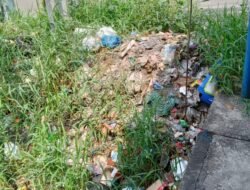 Warga Mengeluhkan Tumpukan Sampah Dan Berbau Di Sungai Perempatan Pilang