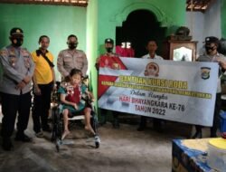 Polres Lampung Tengah Berikan Bantuan Kursi Roda