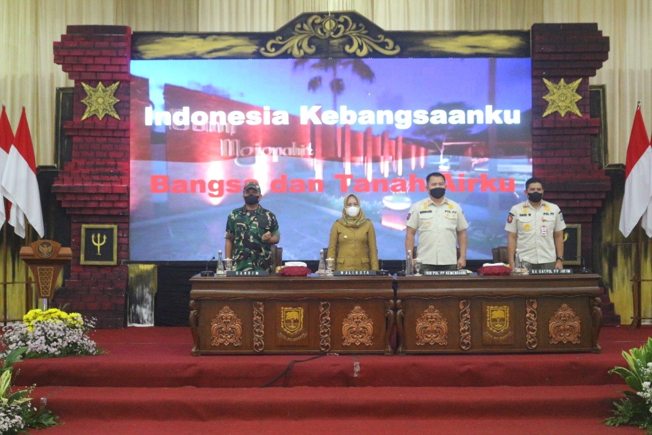 Dandim 0815/Mojokerto Bareng Walikota Dampingi Dirjen Pol PP dan Linmas Kemendagri Buka Sosialisasi DBHCHT