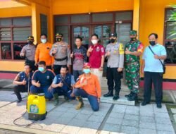 Koramil Dlanggu Semprot Kandang Ternak