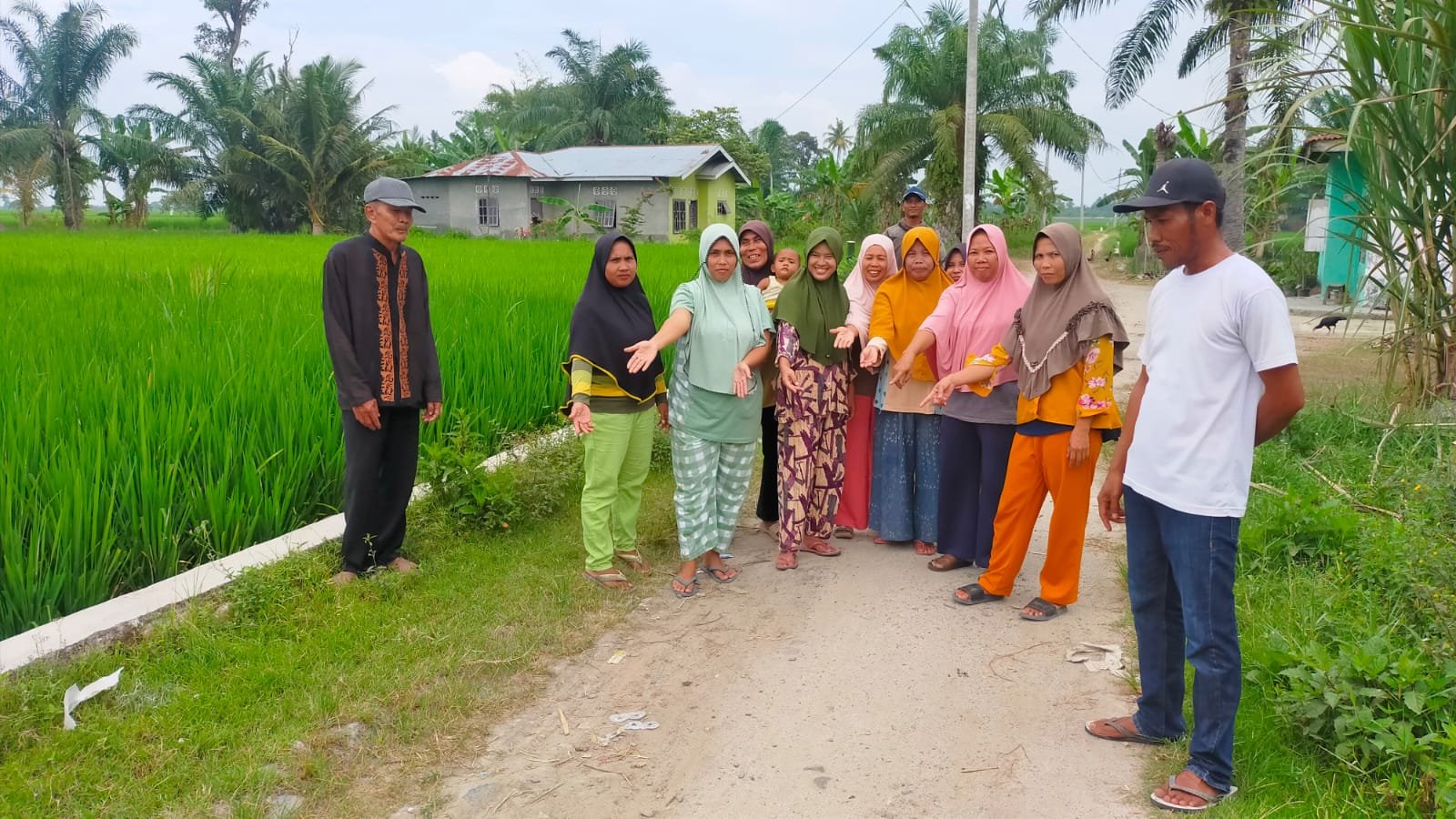 Belasan Tahun Jalan Rusak, Masyarakat Desa Pematang Ganjang Harap Diperbaiki