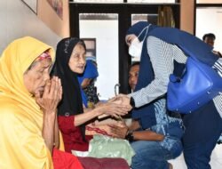 Bakti Sosial Dandim 0815/Mojokerto Sambangi PMKS UPT Pesanggrahan Mojopahit