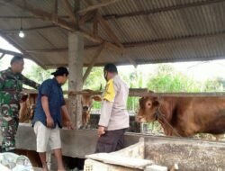 Polres Lampung Tengah Lakukan Pendampinan Dalam Pencegahan PMK di Kp. Tanjung Anom