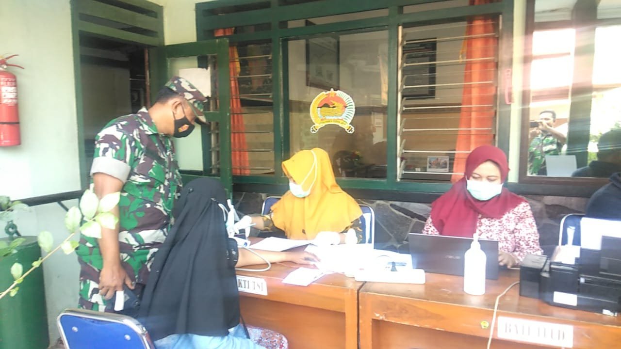 Koramil Dawarblandong Gandeng Forkopimcam & PKM Dobrak Cakupan Vaksinasi Booster