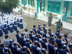 Tanamkan Kedisiplinan, Koramil Magersari Kerahkan Babinsa Bentuk Karakter Siswa Baru SMP-SMA-SMK
