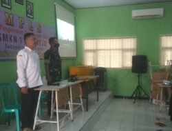 MPLS SMKN 1 Jatirejo, Danramil 0815/15 Jatirejo Bekali Siswa Materi Wasbang Bela Negara