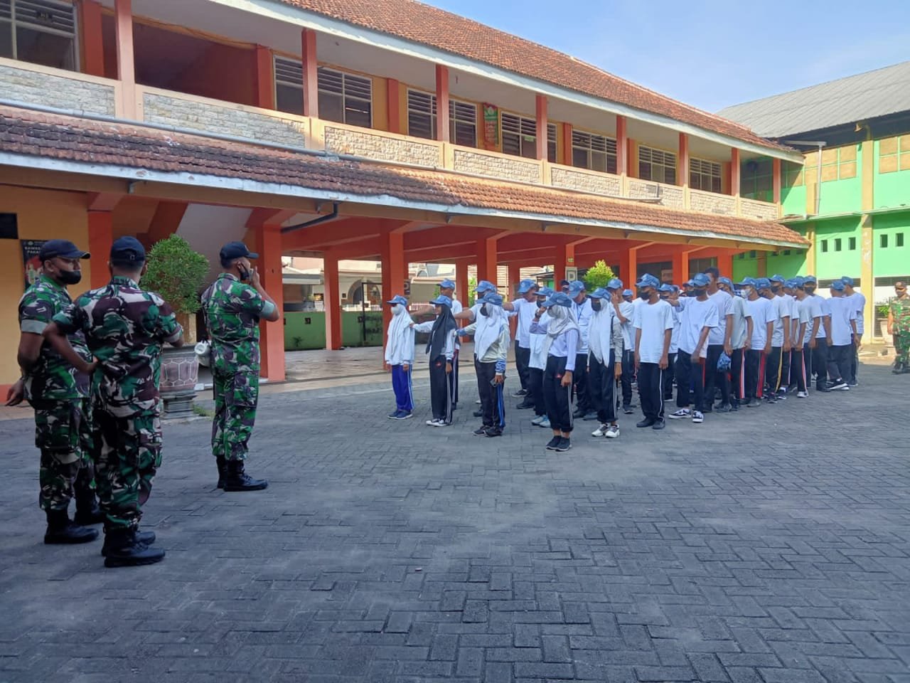 MPLS SMK Taman Siswa, Kodim 0815/Mojokerto Berikan Materi Wasbang dan PBB