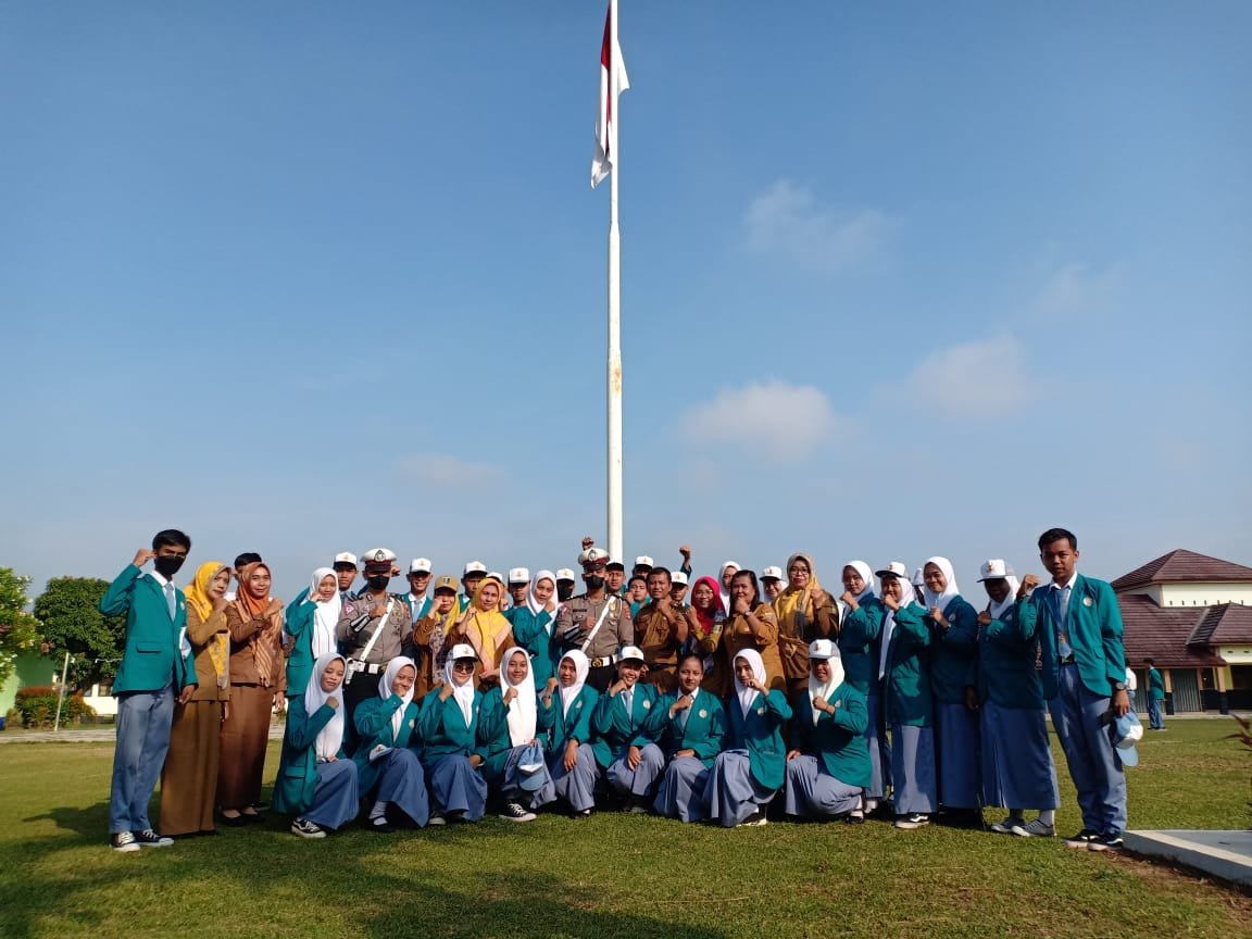 Satlantas Polres Lampung Timur Ajak Siswa Patuhi Lantas dan Bijak Bermedsos