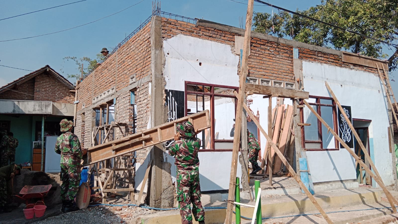 TMMD KE-114 Mojokerto Hari Kelima, Ini Capaian Renovasi Mushola Dusun Merak