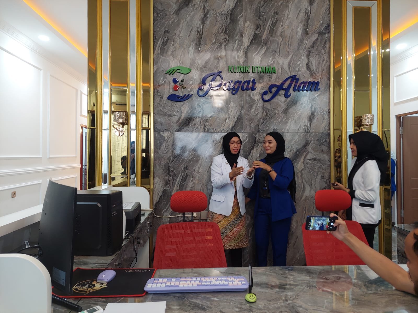 Dokter Spesialis Gigi Ari Wahyuni Grand Opening Pemeriksaan Gigi Empat Dimensi Gratis