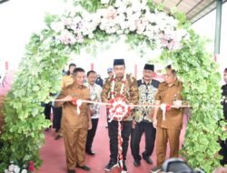 Resmikan Gedung Sebaguna, Gus Muhdlor Minta Kades Jalin Komunikasi Dengan Pemerintah Daerah