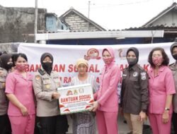 Polwan Sidoarjo Baksos dan Layani Vaksinasi di Desa Pesisir