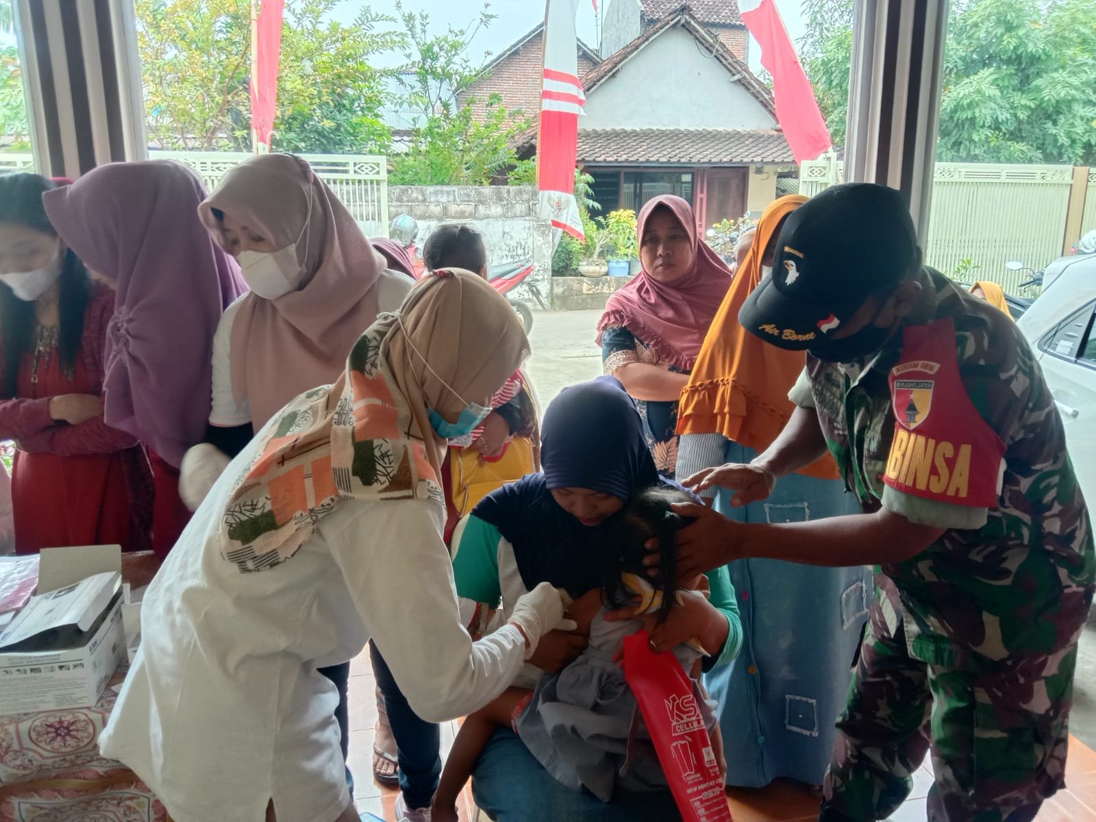 Koramil Kemlagi Kerahkan Babinsa Lakukan Pendampingan Bulan Imunisasi Anak Nasional