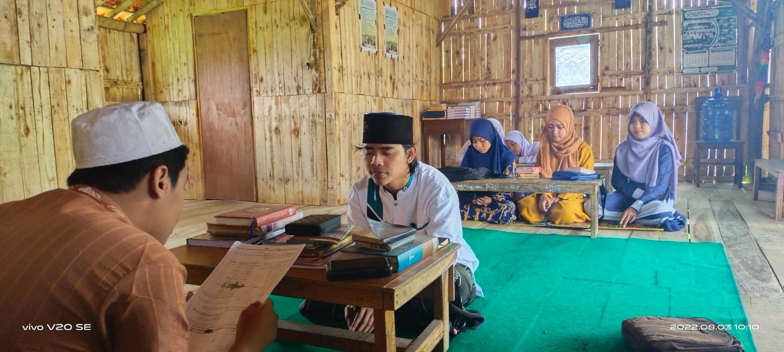 2 Siswa MA Khomsani Nur Berhasil Menyelesaikan Hafalan Alquran 30 Juz