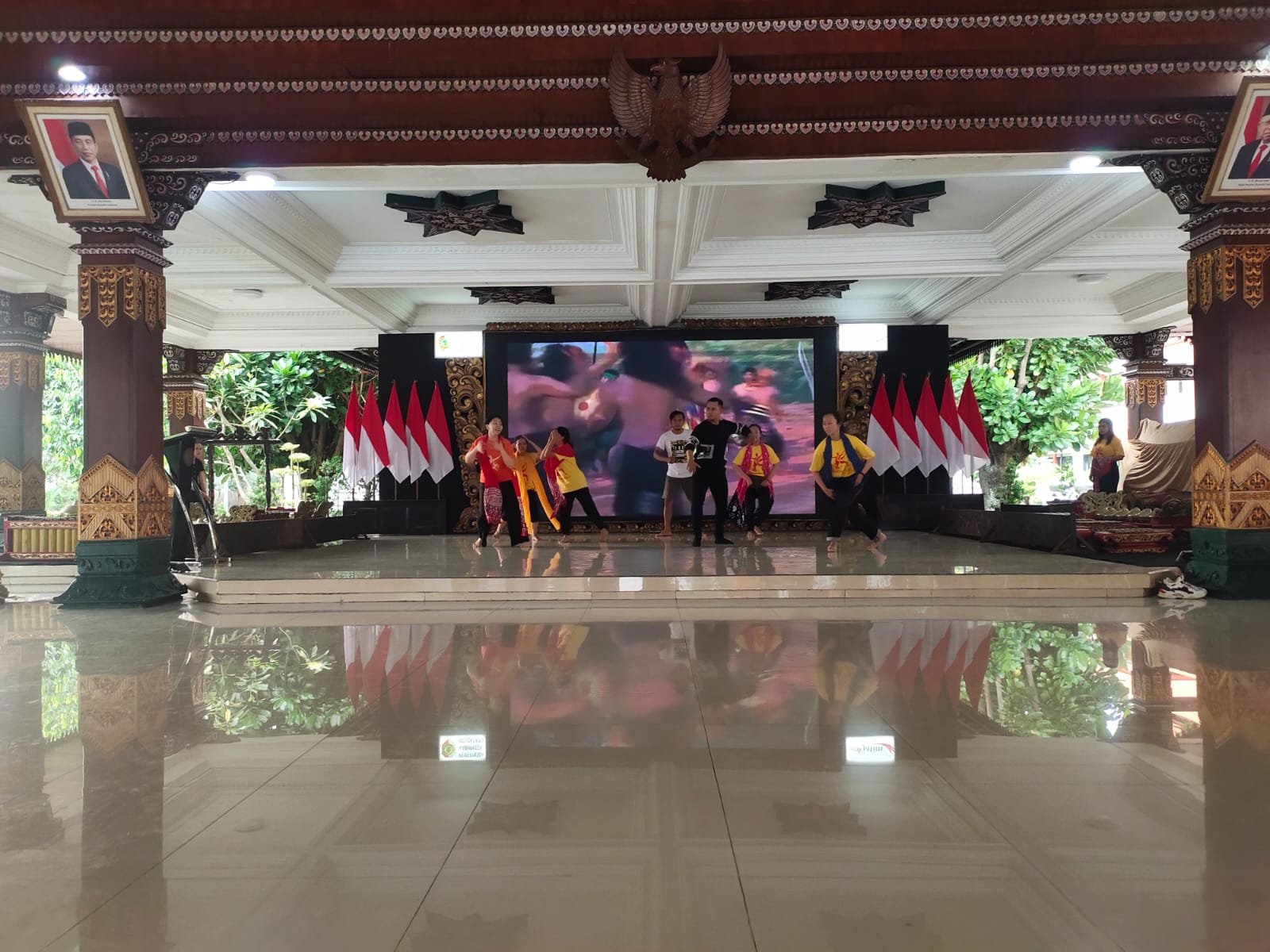 Jelang Malam Puncak Gebyar Harmoni Nusantara, Perwakilan Polres Mojokerto Genjot Latihan