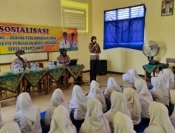 Polwan Polres Lampung Tengah Goes to School