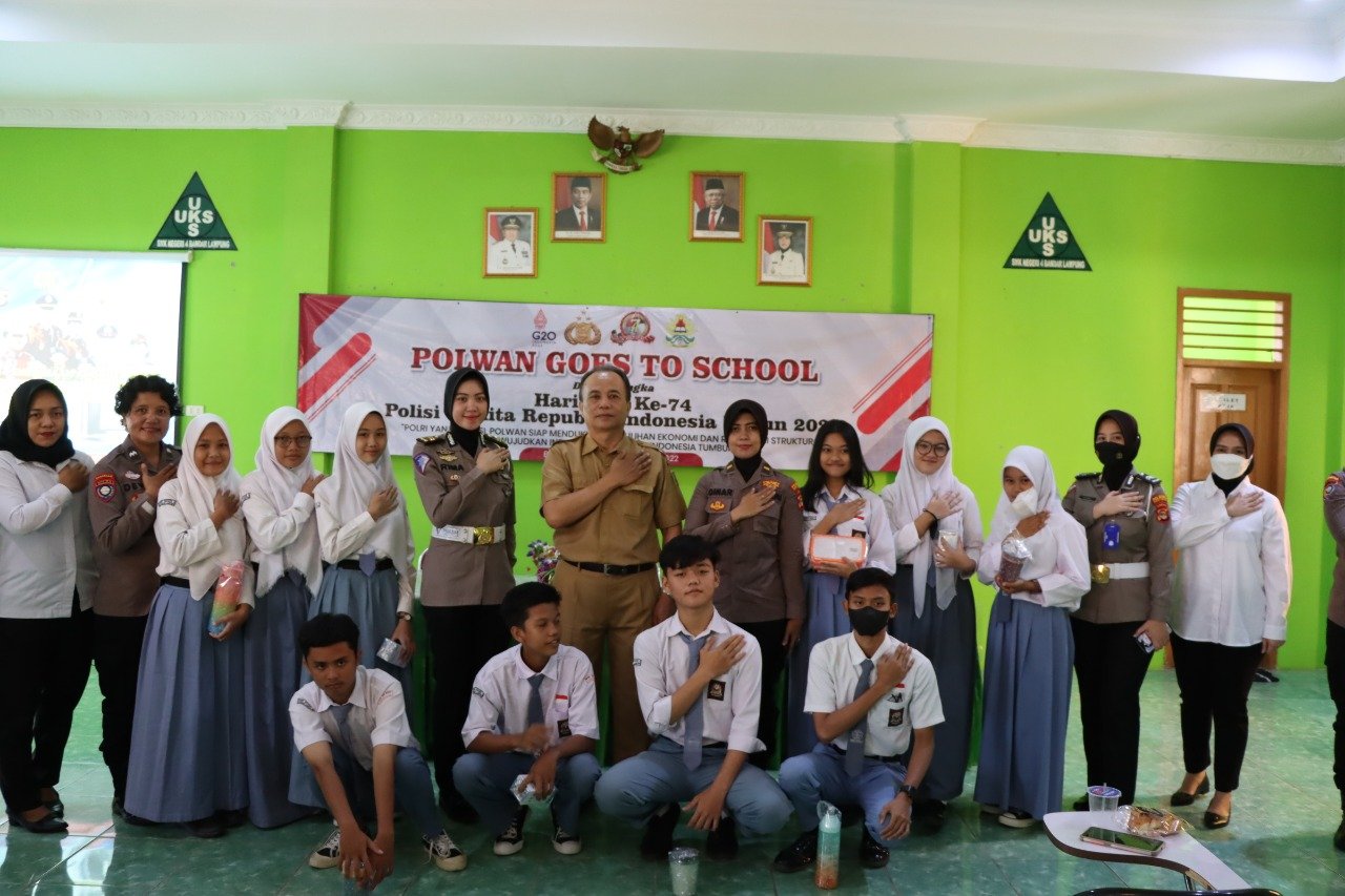 Sambut Hut Polwan ke-74, Polwan Polresta Bandar Lampung Goes To School