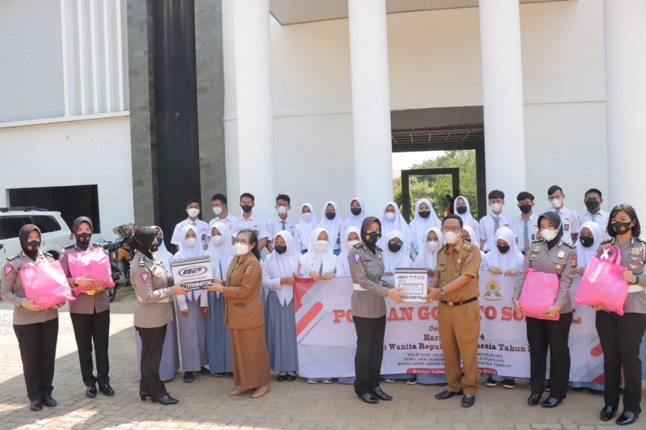 Polwan Polda Lampung Goes to School Dalam Rangka Hari Jadi ke-74 Polwan